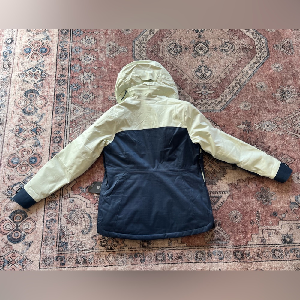 NWT! Women’s Underarmor Snow Jacket, Size M - Picture 6 of 11
